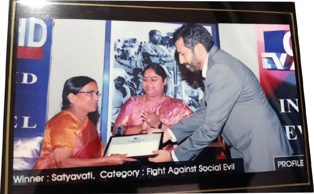 TV9 Naveena Mahila Award